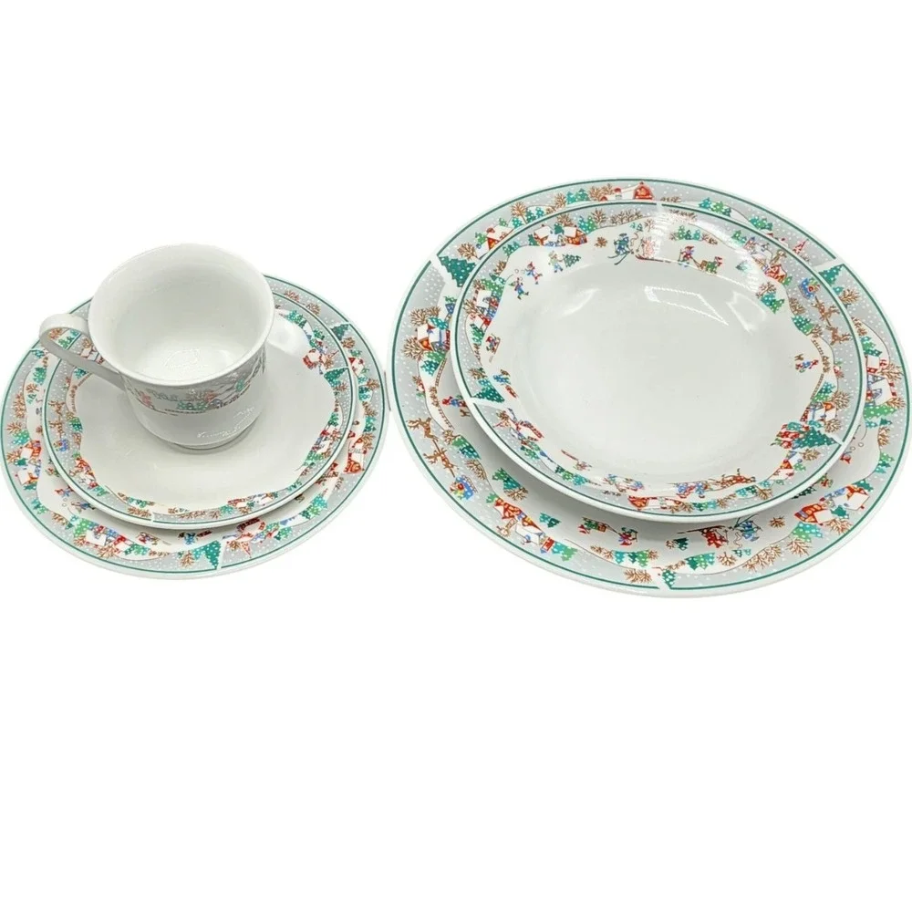 Vintage Christmas Wonderland Porcelain China 20pc‎ Dinnerware Set Holiday Design